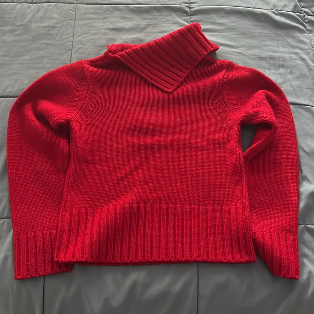Red sweater🍒 - Picture 4 of 9